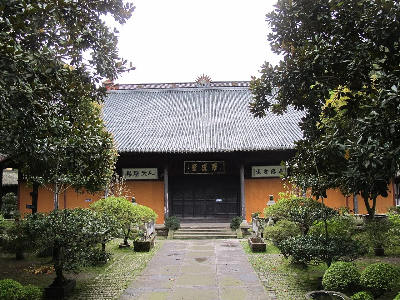 国清寺罗汉堂庭院正立面